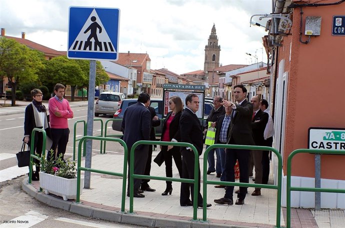 Trillo visita la travesía de Nava. 