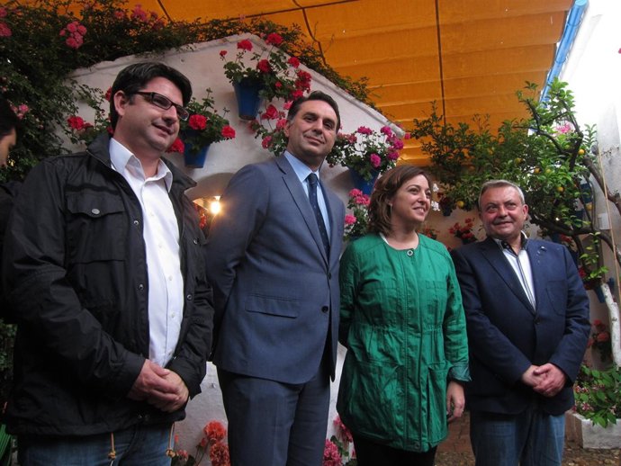 Francisco Javier Fernández con Isabel Ambrosio, Pedro García y Francisco Alcalde