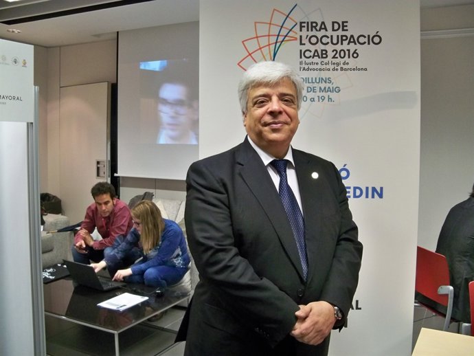 El decano del Icab, Oriol Rusca, en la Feria de Ocupacion