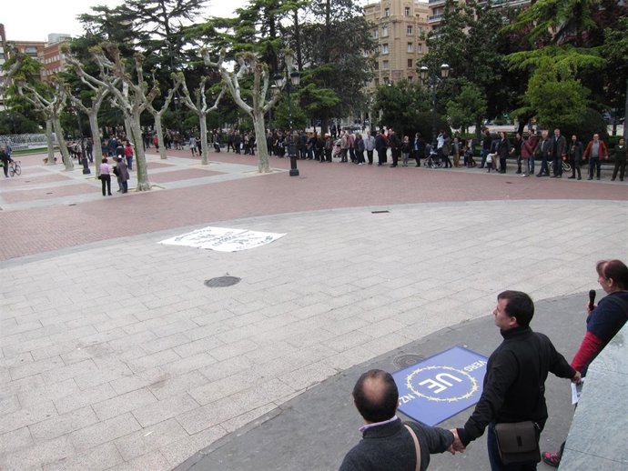 Cadena humana contra acuerdo europeo