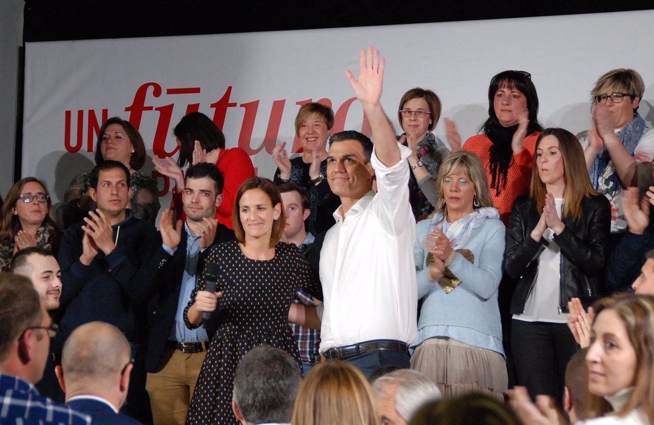Pedro Sánchez en un acto del PSOE en Azagra.