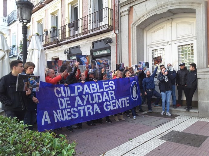 Manifestación frente al Hogar Social Madrid
