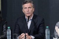 Macri firma con los empresarios un acuerdo para declarar una tregua sin despidos