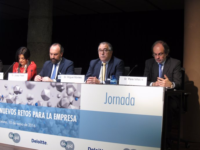 J.Viader (Frit Ravich) J.Palet (Deloitte), M.Montes (Banco Sabadell) y P.Viñolas