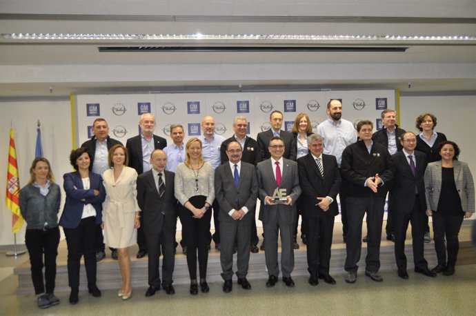 Foto De Familia De Lambán, Cobo Y Otros De Opel