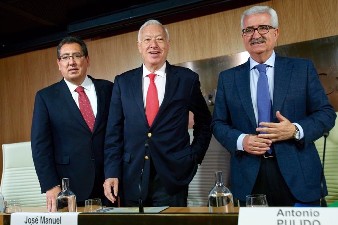 Margallo abre el seminario 'Oportunidades y retos en el Mediterráneo Occidental'