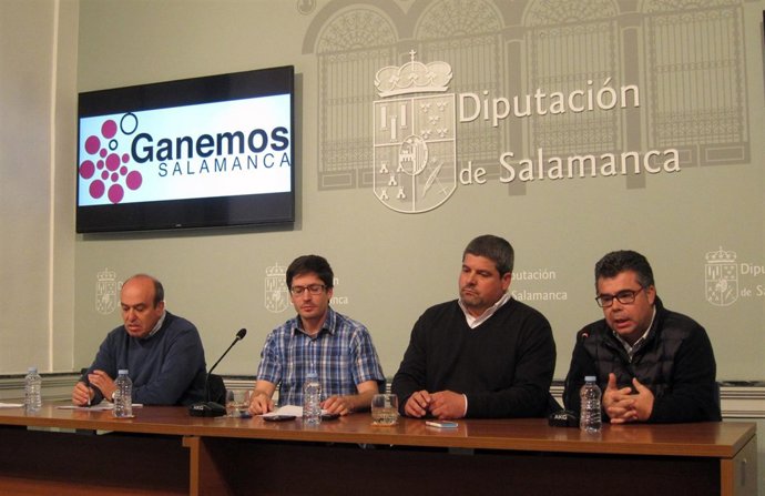 Integrantes de los colectivos contra la mina