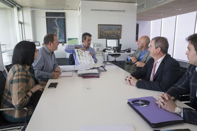 Martín con responsables del CIT Valle del Pas
