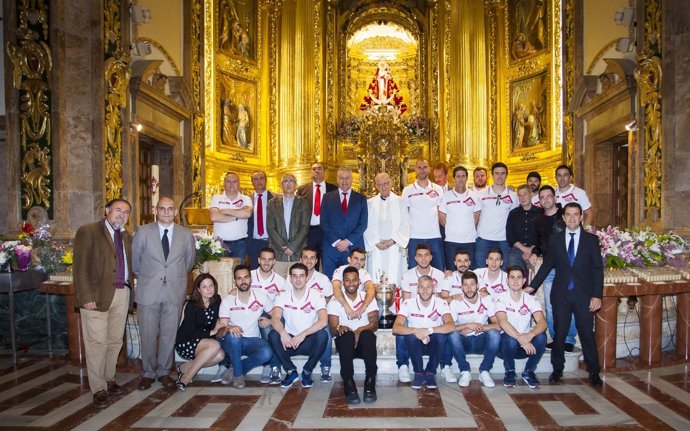 ElPozo Murcia brinda la Copa del Rey a la patrona de la ciudad