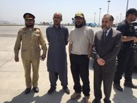 El hijo del exprimer ministro Gilani viaja a Pakistán tras ser liberado en Afganistán
