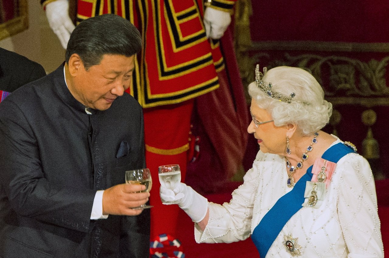 Isabel II y Xi Jinping