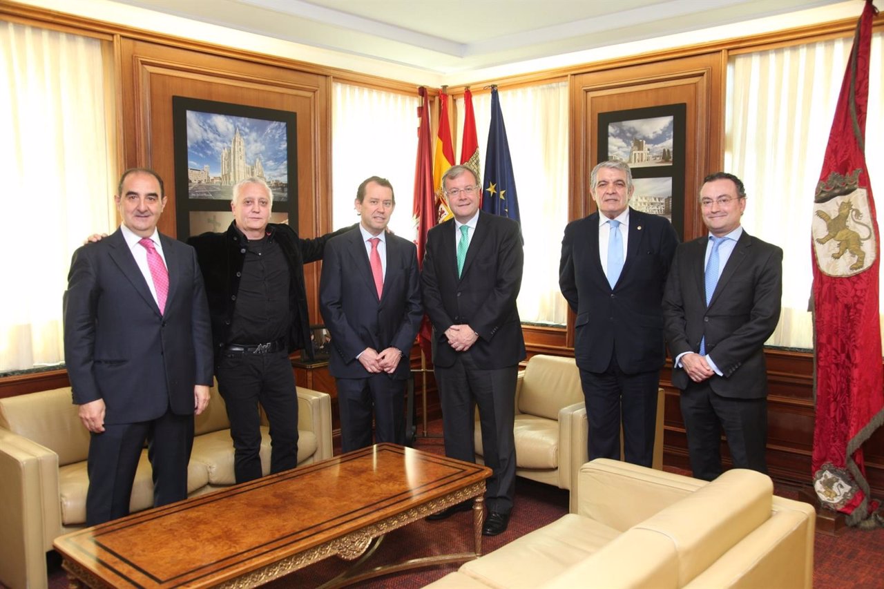 Antonio Silván, se reúne con representantes de la Sociedad Española de Implantes