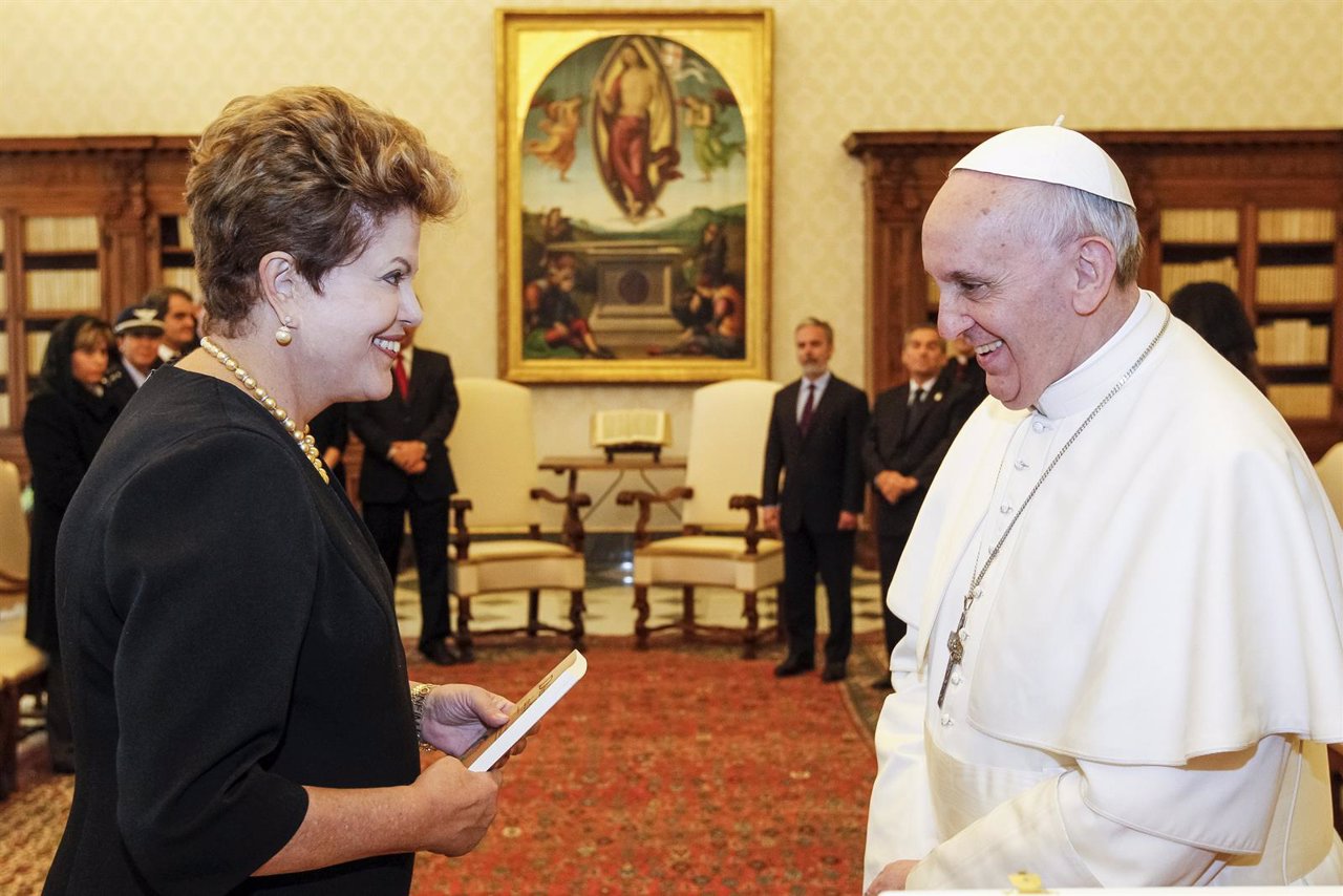 Francisco I recibe a Dilma Rousseff en el Vaticano