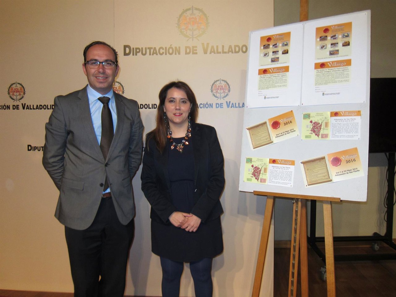 El diputado Víctor Alonso junto a Virginia Almanza. 