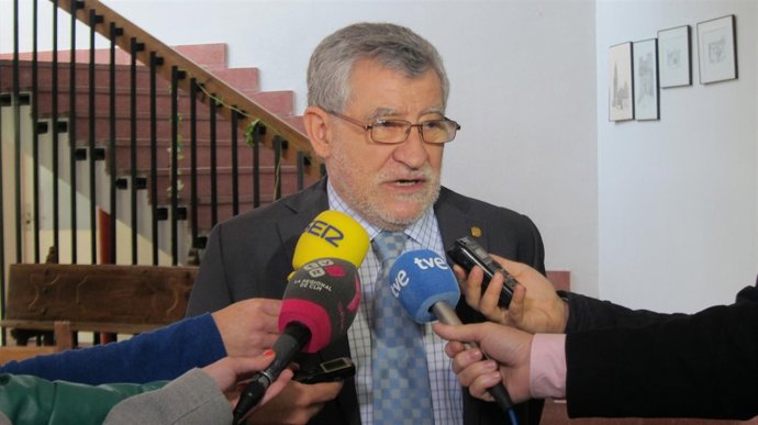 Felpeto atiende a los medios