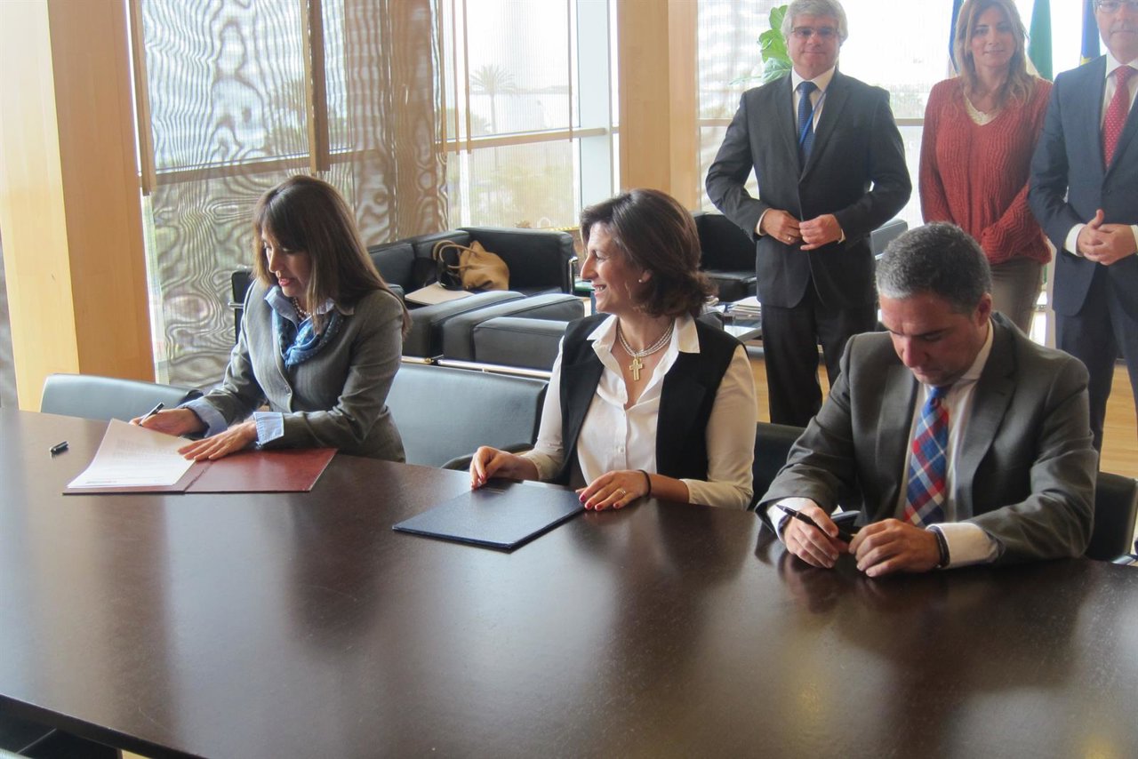 Magali Silva, Isabel Borrego, Elías Bendodo. Consejo OMT Turismo.