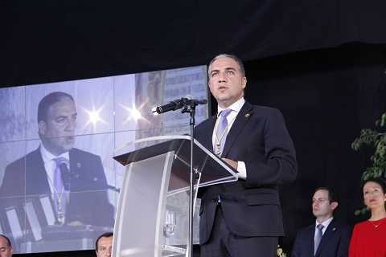 Elías Bendodo, presidente de la Diputación de Málaga, en un acto en Antequera