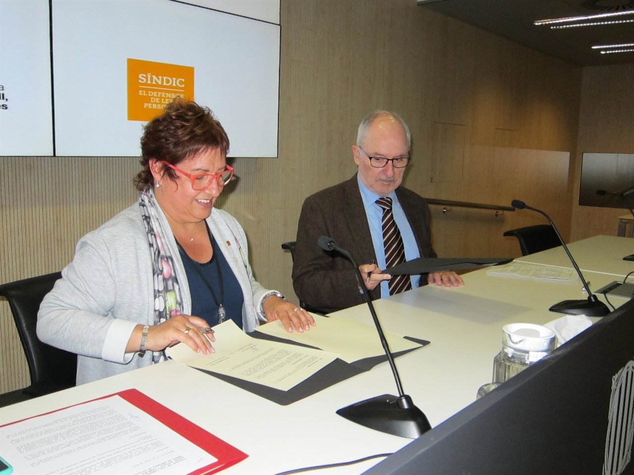 La consellera  Dolors Bassa y el Síndic de Greuges, Rafael Ribó