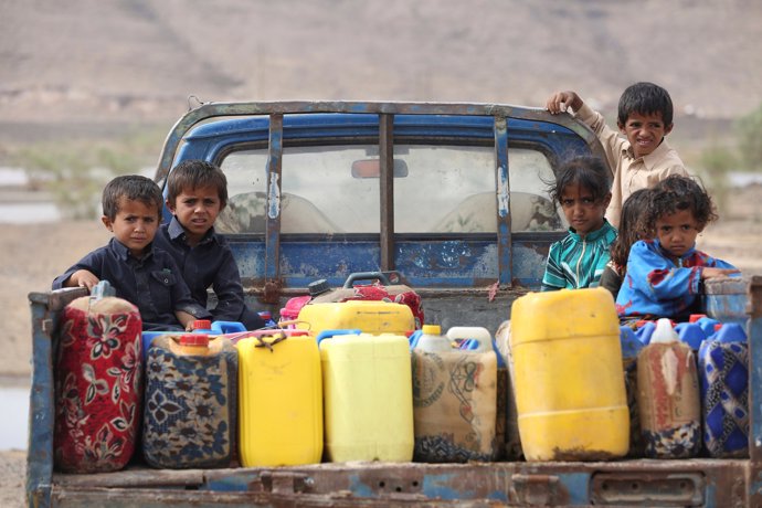 Niños en un campo de desplazados internos en Marib, en Yemen