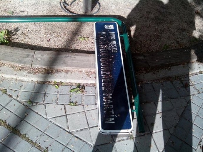 Placa en homenaje a Yolanda González