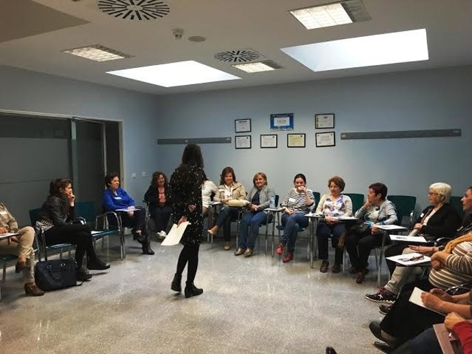 Cuidadores asisten a la Escuela de Pacientes