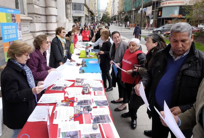 Mesa informativa sobre Ecuador