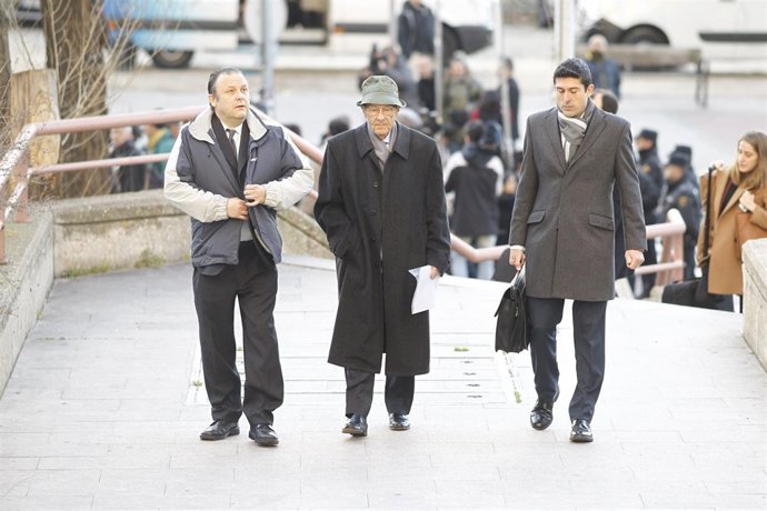 Simón Viñals Pérez y Carlos Viñals Larruga a su llegada al juicio