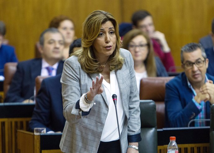 La presidenta de la Junta, Susana Díaz, interviene en el pleno del Parlamento