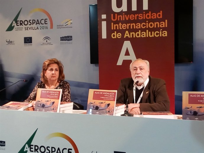 Victoria Gil y Juan Antonio Guerrero, en la presentación del libro