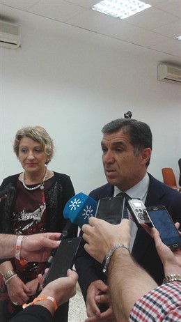 Del Río, junto a la presidenta de la Audiencia de Almería, Lourdes Molina