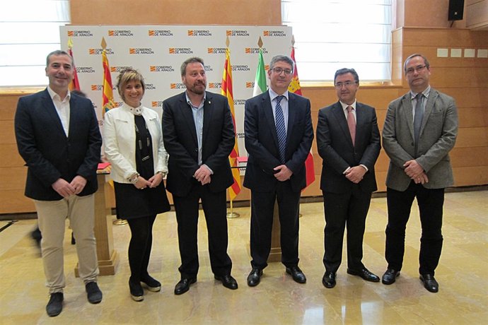 Acto de firma de la Carta de Zaragoza.