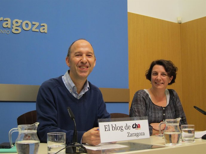 Los concejales de CHA, Carmelo Asensio y Leticia Crespo