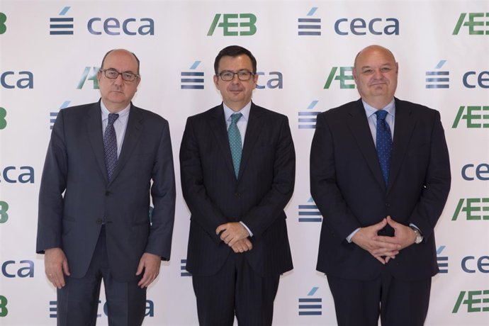 El presidente del BEI, Román Escolano, y José María Roldán (AEB)