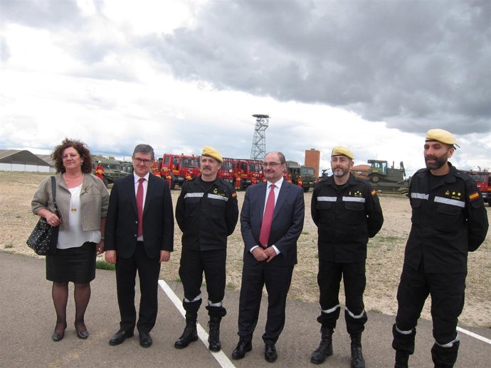 Lambán en su visita este jueves a las instalaciones de la UME
