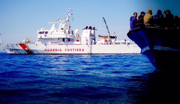 Embarcación Guardia Costera italiana