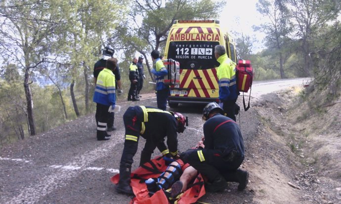 Un senderista sufre heridas graves tras caerse en el Cerro de la Atalaya (Cieza)