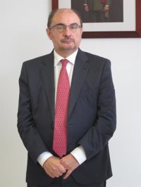 Lambán dice que no habrá coaliciones al Senado y que Puig encontrará "una solución a su posición y su dignidad"