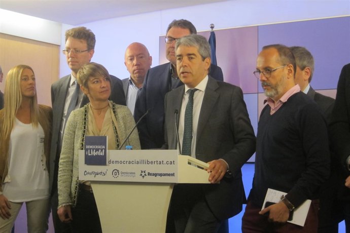 Francesc Homs (CDC) con diputados y senadores de DL en la XI Legislatura