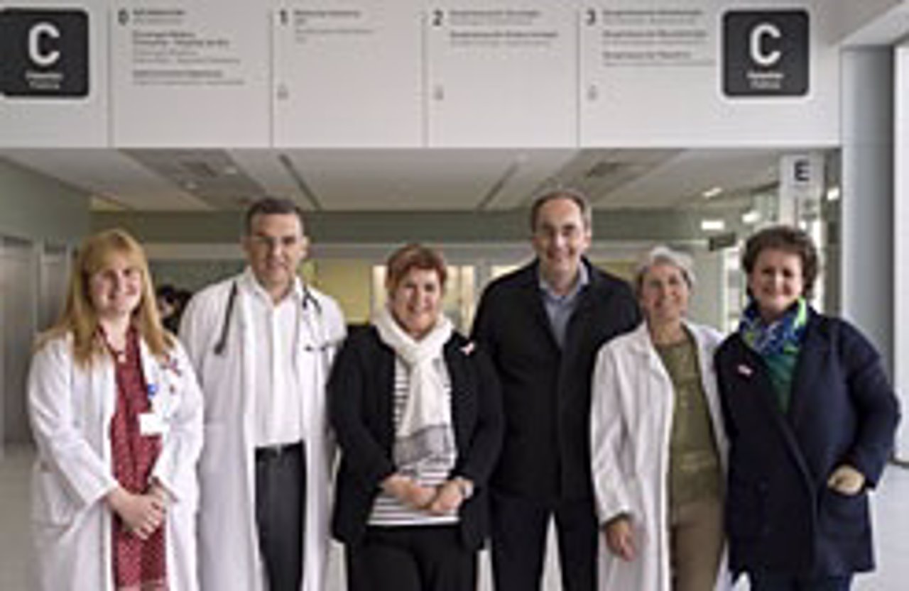 Representantes de Saray, con investigadores del Navarrabiomed y SNS-O.