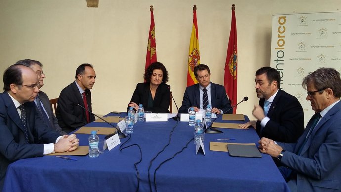 Imagen de la reunión con la consejera