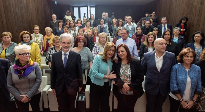 Susana Díaz, con afectados por la fibromialgia