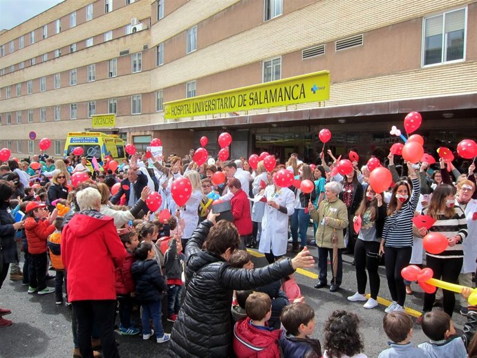  'Lanzamiento De Besos' En El Hospital De Salamanca