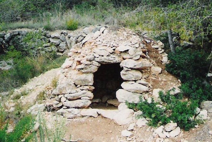 Imagen de una de las barracas de piedra seca que recoge la 'Wikipedra'