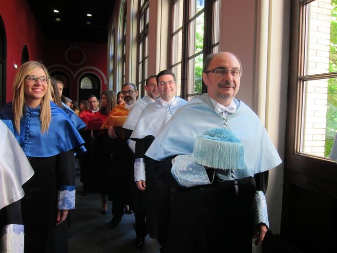 La UZ ha reconocido a sus nuevos doctores, entre ellos Javier Lambán 