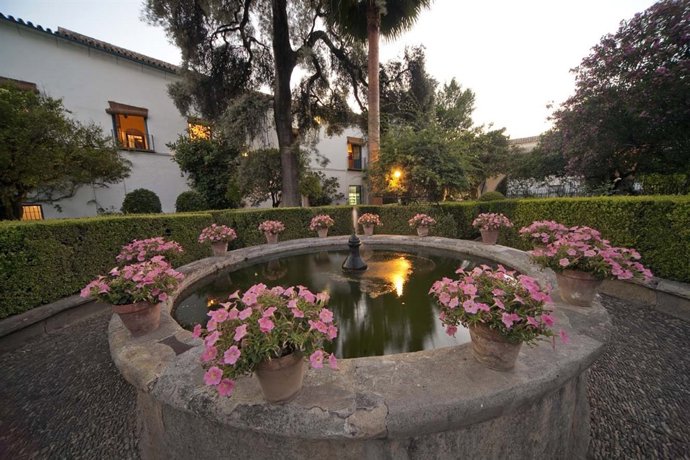 Una vista del jardín histórico del Palacio de Viana