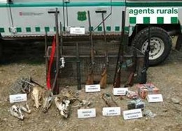 Material decomisado de caza furtiva