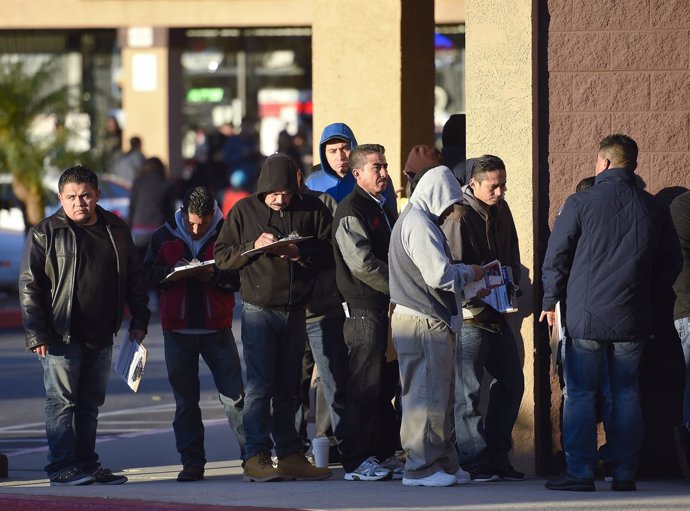 Inmigrantes esperan en California