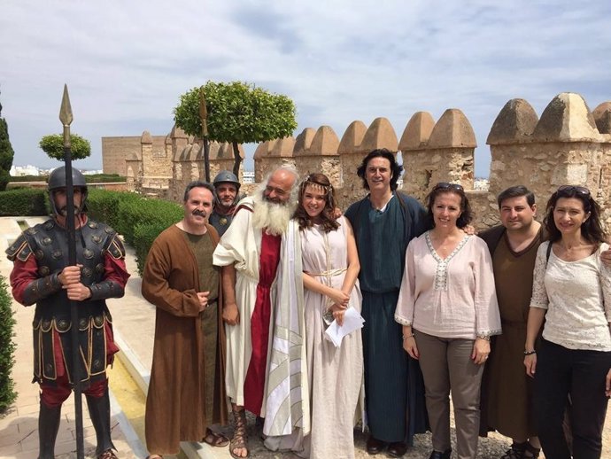 Representantes de la Junta visitan un rodaje en la Alcazaba de Almería 