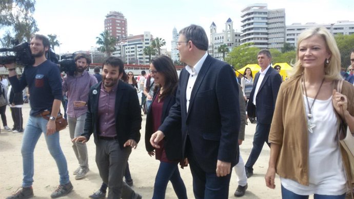 Oltra y Puig en la 'Primavera educativa' en Valencia