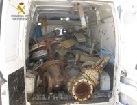 Dos detenidos que transportaban 5.000 piezas de metal robadas